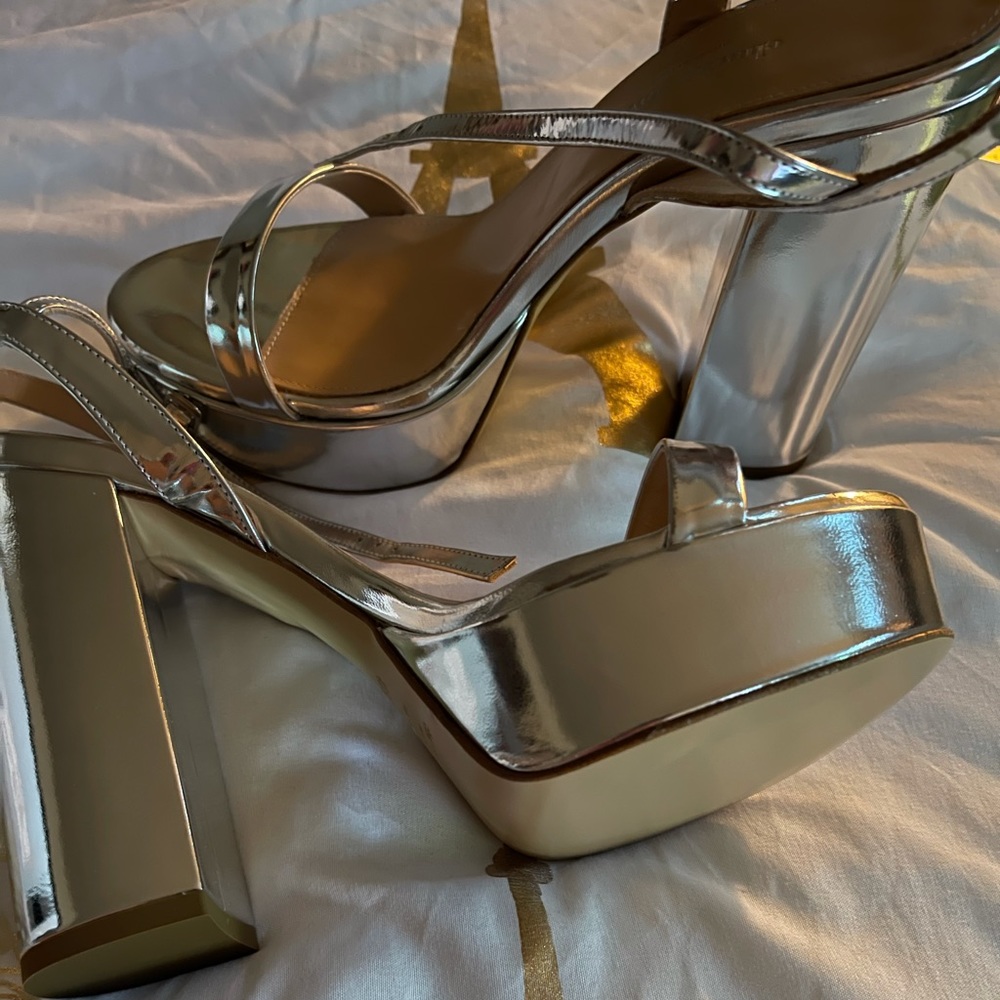 Retro Chunky Heels 🤍